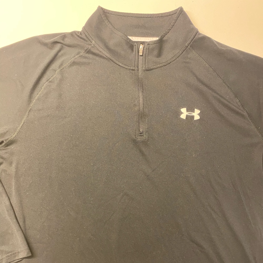 Long sleeve athletic top by Underarmour